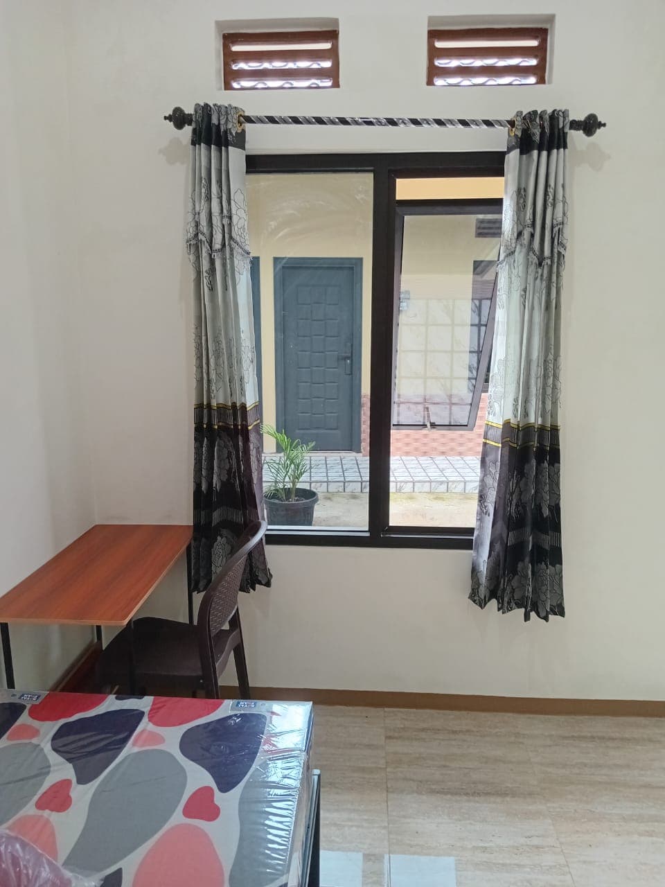 View dari Dalam Kamar Oikos Salatiga